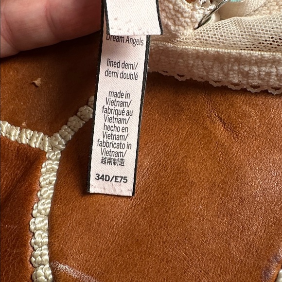 Victoria's Secret Lace Bra in Cream - Picture 6 of 7